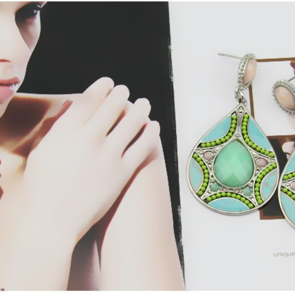 Mint And peach silver tone drop earring - Picture 4 of 4